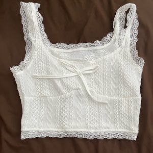 Lace trim cropped tank top